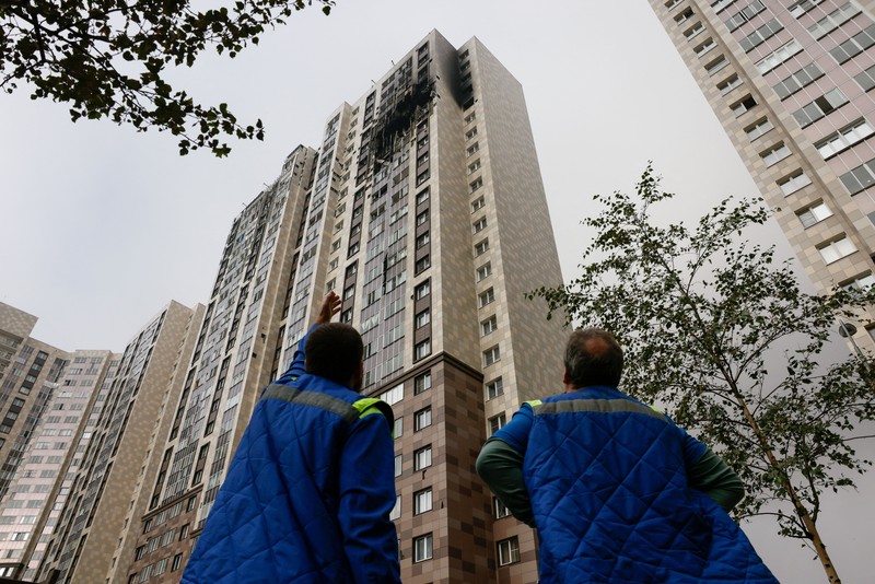 Kerusakan dampak serangan pesawat nirawak Ukraina di wilayah Moskow, Rusia, Minggu (20/9/2026). (REUTERS/Stringer)