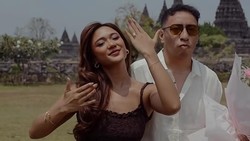 So Sweet! Marion Jola Dilamar Dennis Talakua di Pelataran Prambanan