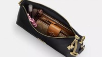 Suka Gaya Minimalis? Ini Tas Bahu Mini untuk Barang Esensial