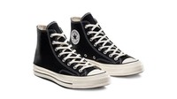 5 Cara Padukan Sneakers High Top Hitam dengan Celana Biar Tetap Timeless 