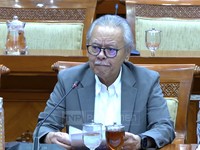 Erry Riyana Hardjapamekas, Wakil Ketua KPK periode 2003-2007.. (YouTube/TVR Parlemen)