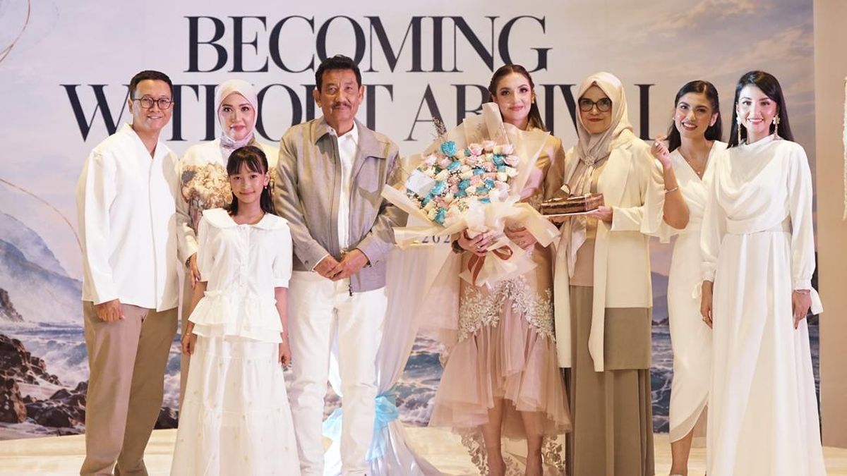 Ghina Raihanah Rilis Buku Becoming Without Arrival, Tsania Marwa Bangga