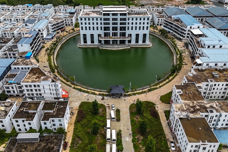 Lokasi Legend Innovation Co., Ltd., juga dikenal sebagai Meun Chey Commercial City atau Legend Park, yang terkait dengan operasi penipuan daring dan pelanggaran kerja paksa, di desa Tbong Wat, komune Krabao, distrik Komchay Mea, provinsi Prey Veng, Kamboja, Senin (21/9/2026). (REUTERS/Soveit Yarn)