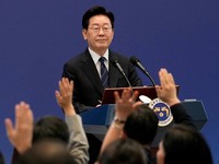 FILE PHOTO: South Korean President Lee Jae Myung attends a press conference at the presidential Blue House in Seoul, South Korea, Friday, September 18, 2026.     Ahn Young-joon/Pool via REUTERS REFILE - FIXING FROM "ATTENDSA" TO "ATTENDS"./File Photo