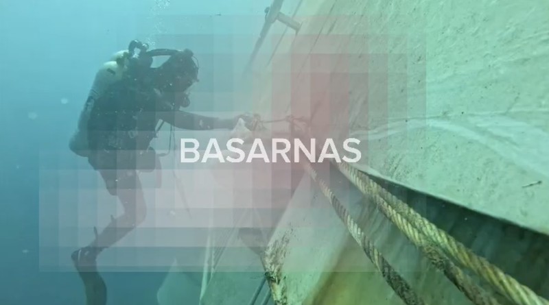 Tim penyelam Basarnas Special Group (BSG) berhasil menemukan satu korban KM Virgo Transport 8 yang tenggelam di perairan Laut Jawa, Kalimantan Selatan, pada Minggu (20/9/2026). (Dok. Basarnas)