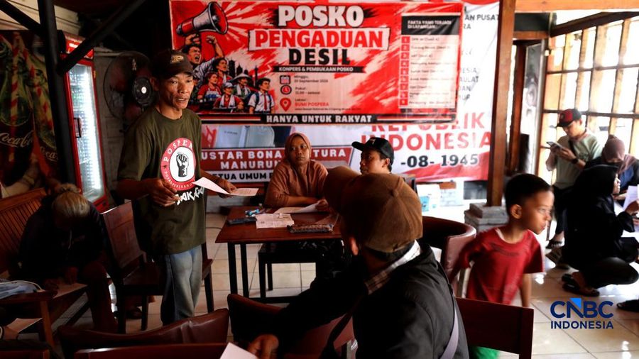 Warga mendatangi Posko Pengaduan Desil di Bumi Pospera, Jakarta, Senin (21/9/2026). (CNBC Indonesia/Tri Susilo)