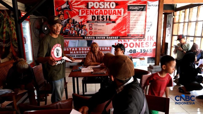 Penampakan Warga Serbu Posko Pengaduan Desil, Ngaku Tak Sesuai Kondisi
