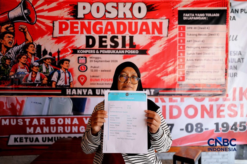 Warga mendatangi Posko Pengaduan Desil di Bumi Pospera, Jakarta, Senin (21/9/2026). (CNBC Indonesia/Tri Susilo)