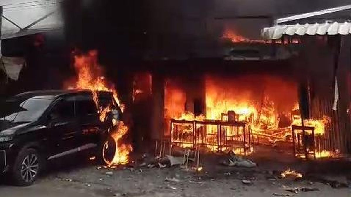 Kronologi Kebakaran Besar Hanguskan Rumah dan Mobil Dekat Stasiun Bogor