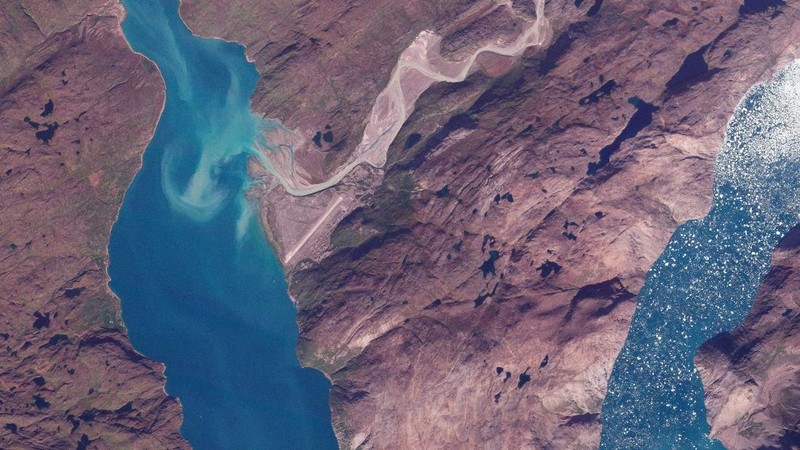Citra satelit menunjukkan tampilan jarak dekat dari lokasi di mana AS dilaporkan berencana untuk membuka pangkalan militer, di Mestersvig, Taman Nasional Greenland Timur Laut, Greenland. ((PLANET LABS PBC/Handout via REUTERS)