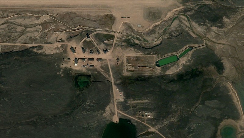 Citra satelit menunjukkan tampilan jarak dekat dari lokasi di mana AS dilaporkan berencana untuk membuka pangkalan militer, di Mestersvig, Taman Nasional Greenland Timur Laut, Greenland. ((PLANET LABS PBC/Handout via REUTERS)