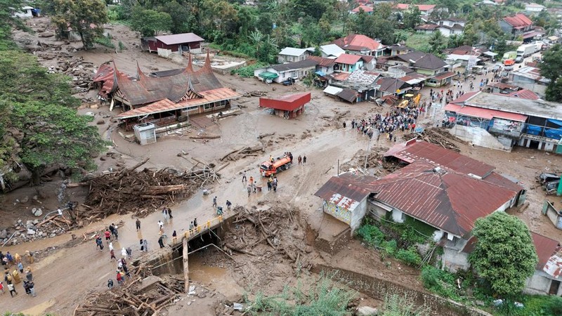 Dampak banjir bandang akibat hujan lebat di Solok, Sumatra Barat, Selasa (22/9/2026). (REUTERS/Wawan Kurniawan)