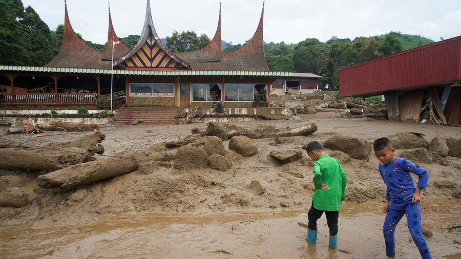 Dampak banjir bandang akibat hujan lebat di Solok, Sumatra Barat, Selasa (22/9/2026). (REUTERS/Wawan Kurniawan)