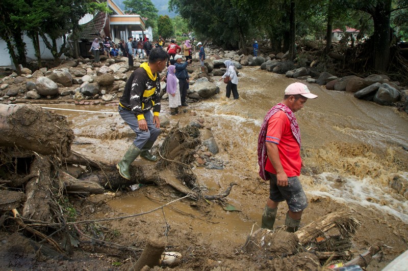 Dampak banjir bandang akibat hujan lebat di Solok, Sumatra Barat, Selasa (22/9/2026). (REUTERS/Wawan Kurniawan)