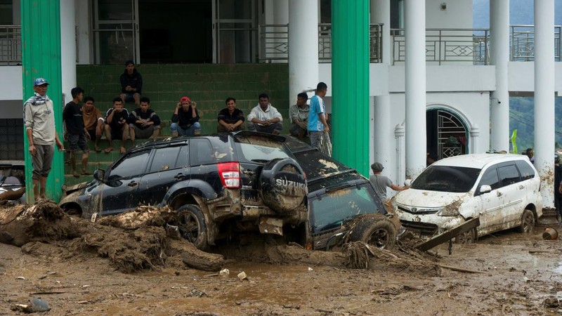 Dampak banjir bandang akibat hujan lebat di Solok, Sumatra Barat, Selasa (22/9/2026). (REUTERS/Wawan Kurniawan)