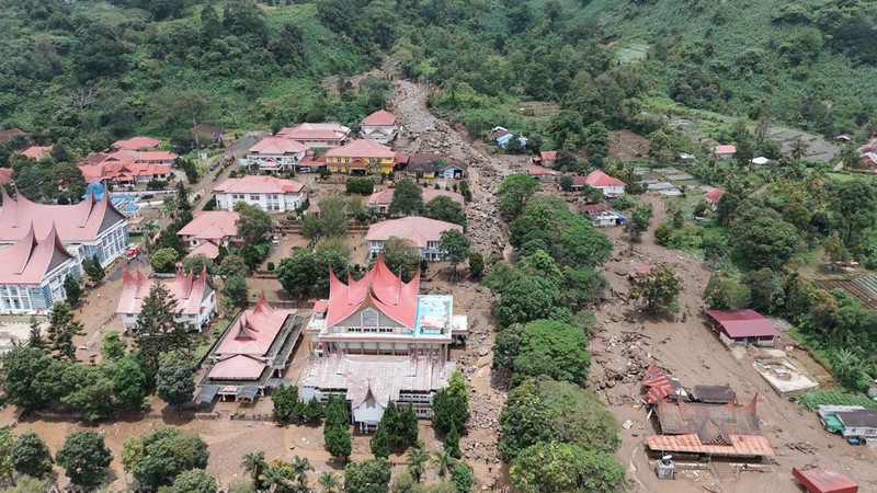 Dampak banjir bandang akibat hujan lebat di Solok, Sumatra Barat, Selasa (22/9/2026). (REUTERS/Wawan Kurniawan)