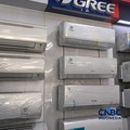 Deretan AC di toko elektronik yang berlokasi di Pasar Ciputat, Selasa (22/9/2026). (CNBC Indonesia/Ferry Sandi)