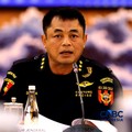 Direktur Jenderal Bea dan Cukai, Djaka Budhi Utama saat menyampaikan pemaparan dalam Konferensi Pers Penindakan Impor Ilegal Beras, Garam, dan Balpres di Kantor Pusat Bea Cukai, Jakarta, Selasa (22/9/2026). (CNBC Indonesia/Tri Susilo)