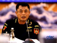 Direktur Jenderal Bea dan Cukai, Djaka Budhi Utama saat menyampaikan pemaparan dalam Konferensi Pers Penindakan Impor Ilegal Beras, Garam, dan Balpres di Kantor Pusat Bea Cukai, Jakarta, Selasa (22/9/2026). (CNBC Indonesia/Tri Susilo)