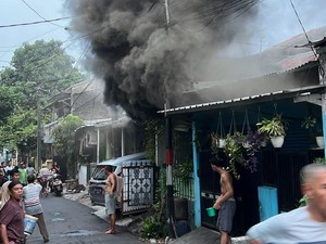 Kebakaran Rumah di Ciracas, 16 Mobil Damkar ke TKP