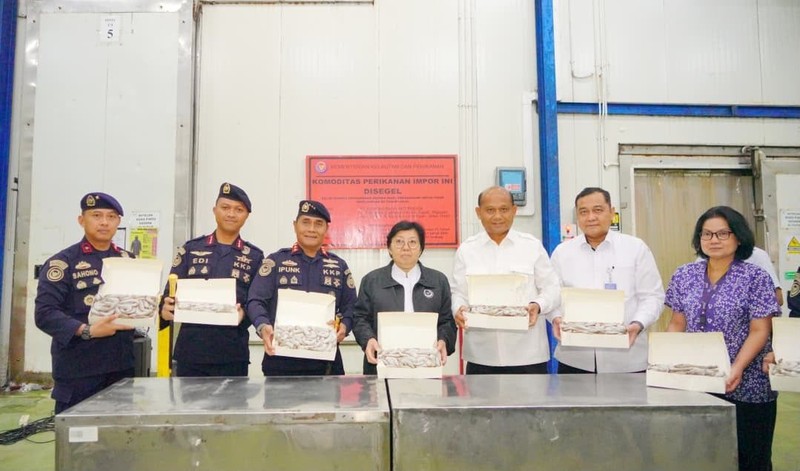 Kementerian Kelautan dan Perikanan (KKP) mengamankan sebanyak 1.048 ton udang impor yang diduga tidak sesuai peruntukan dan tersebar di sejumlah wilayah Jawa Timur. (Dok. Humas KKP)