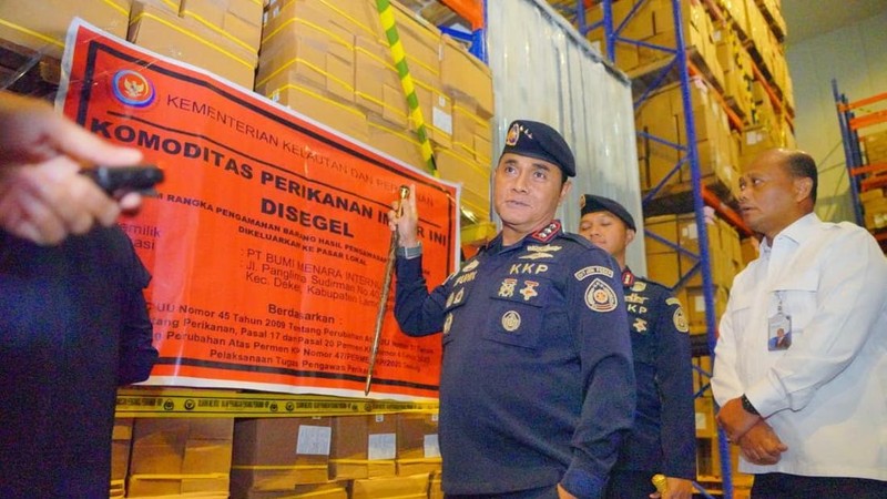 Kementerian Kelautan dan Perikanan (KKP) mengamankan sebanyak 1.048 ton udang impor yang diduga tidak sesuai peruntukan dan tersebar di sejumlah wilayah Jawa Timur.