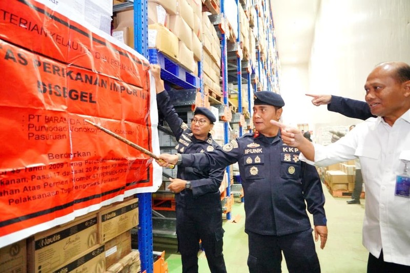 Kementerian Kelautan dan Perikanan (KKP) mengamankan sebanyak 1.048 ton udang impor yang diduga tidak sesuai peruntukan dan tersebar di sejumlah wilayah Jawa Timur. (Dok. Humas KKP)