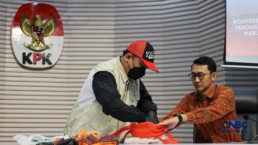 Konferensi pers peristiwa tertangkap tangan terduga pelaku TPK pemerasan pemerintah Kabupaten Bolaang Wongondow Utara, Sulawesi Utara, Gedung KPK, Jakarta, Selasa (22/9/2026). (CNBC Indonesia/Muhammad Sabki)