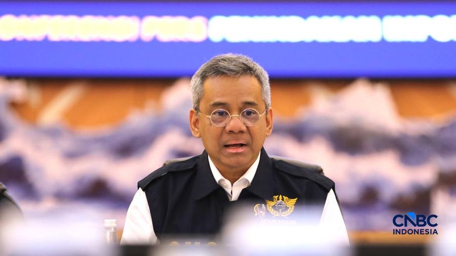 Menteri Keuangan (Menkeu), Suahasil Nazara saat menyampaikan pemaparan dalam Konferensi Pers Penindakan Impor Ilegal Beras, Garam, dan Balpres di Kantor Pusat Bea Cukai, Jakarta, Selasa (22/9/2026). (CNBC Indonesia/Tri Susilo)