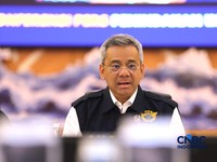 Menteri Keuangan (Menkeu), Suahasil Nazara saat menyampaikan pemaparan dalam Konferensi Pers Penindakan Impor Ilegal Beras, Garam, dan Balpres di Kantor Pusat Bea Cukai, Jakarta, Selasa (22/9/2026). (CNBC Indonesia/Tri Susilo)