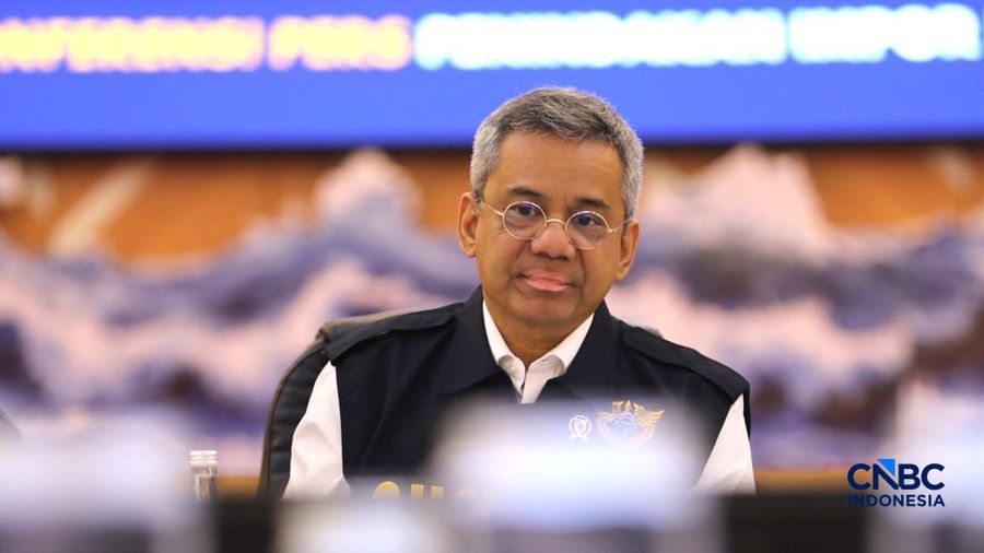 Menteri Keuangan (Menkeu), Suahasil Nazara saat menyampaikan pemaparan dalam Konferensi Pers Penindakan Impor Ilegal Beras, Garam, dan Balpres di Kantor Pusat Bea Cukai, Jakarta, Selasa (22/9/2026). (CNBC Indonesia/Tri Susilo)