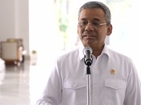 Menteri Keuangan Suahasil Nazara menyampaikan keterangan pers terkait pelunasan hutang BLBL di Istana Merdeka, Jakarta, Selasa (22/9/2026). (YouTube/Sekretariat Presiden)