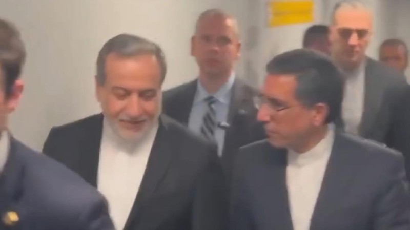 Menteri Luar Negeri Iran Abbas Araqchi tiba untuk menghadiri Sidang Majelis Umum PBB ke-81 di New York City, AS, dari gambar yang dirilis Selasa (22/9/2026). (X/IraninHyderbad)