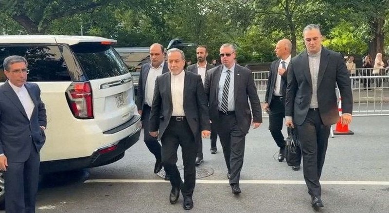 Menteri Luar Negeri Iran Abbas Araqchi tiba untuk menghadiri Sidang Majelis Umum PBB ke-81 di New York City, AS, dari gambar yang dirilis Selasa (22/9/2026). (Araqchi Telegram Channel/Handout via REUTERS)