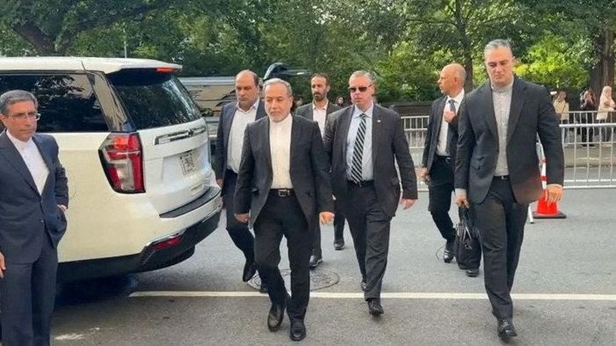 Menteri Luar Negeri Iran Abbas Araqchi tiba untuk menghadiri Sidang Majelis Umum PBB ke-81 di New York City, AS, dari gambar yang dirilis Selasa (22/9/2026). (Araqchi Telegram Channel/Handout via REUTERS)