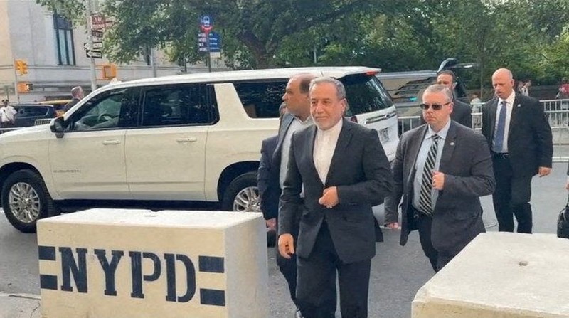 Menteri Luar Negeri Iran Abbas Araqchi tiba untuk menghadiri Sidang Majelis Umum PBB ke-81 di New York City, AS, dari gambar yang dirilis Selasa (22/9/2026). (Araqchi Telegram Channel/Handout via REUTERS)
