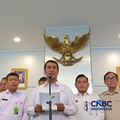 Menteri Pertanian (Mentan) Amran Sulaiman saat penyerahan beasiswa di kantornya, Jakarta, Selasa (22/9/2026). (CNBC Indonesia/Martyasari Rizky)