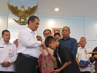 Menteri Pertanian (Mentan) Amran Sulaiman saat penyerahan beasiswa di kantornya, Jakarta, Selasa (22/9/2026). (CNBC Indonesia/Martyasari Rizky)