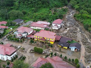1 Orang Tewas Akibat Banjir Bandang Solok, Rumah-Kantor Pemerintahan Rusak