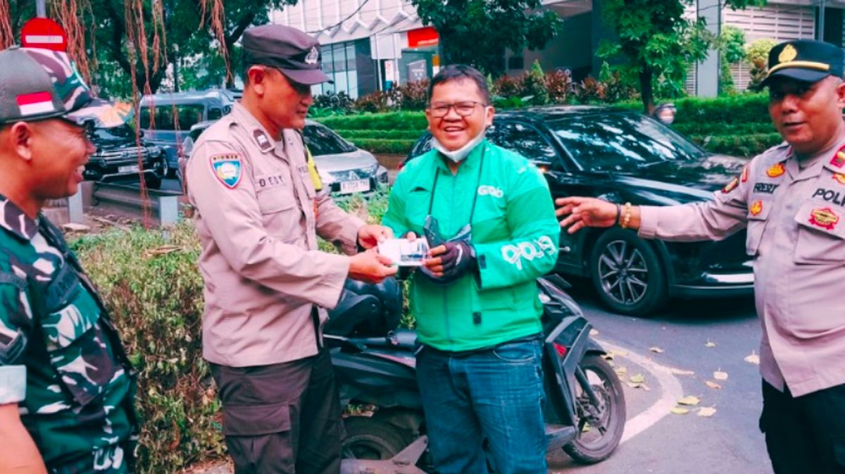 Antisipasi Curanmor, Polres Jaksel Bagikan Kunci Tambahan ke Warga