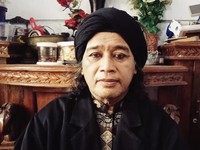 Seorang pria mengaku dirinya melihat Allah dan dicium oleh Nabi Muhammad. (Tiktok/kyai.padepokan86)