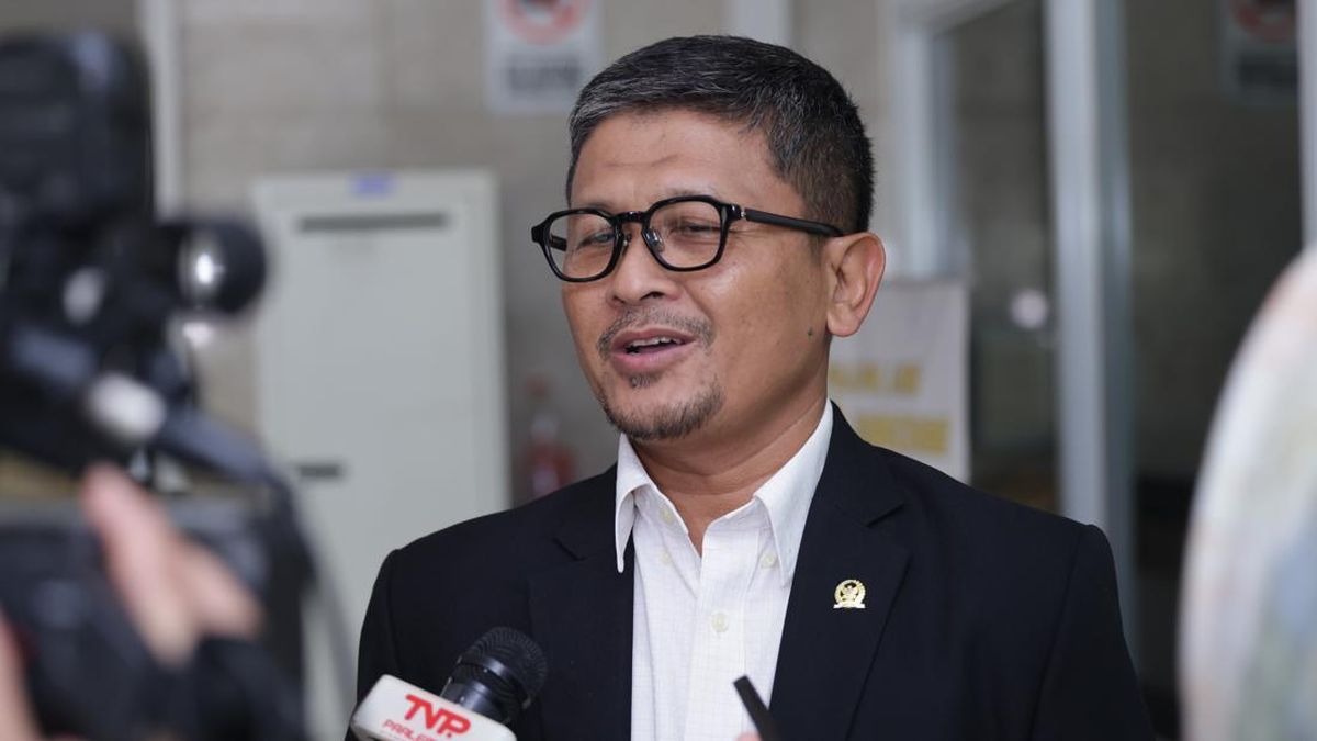 Dapat Aduan Serikat Pekerja, Komisi XI Minta OJK Evaluasi Aturan PIP Maybank