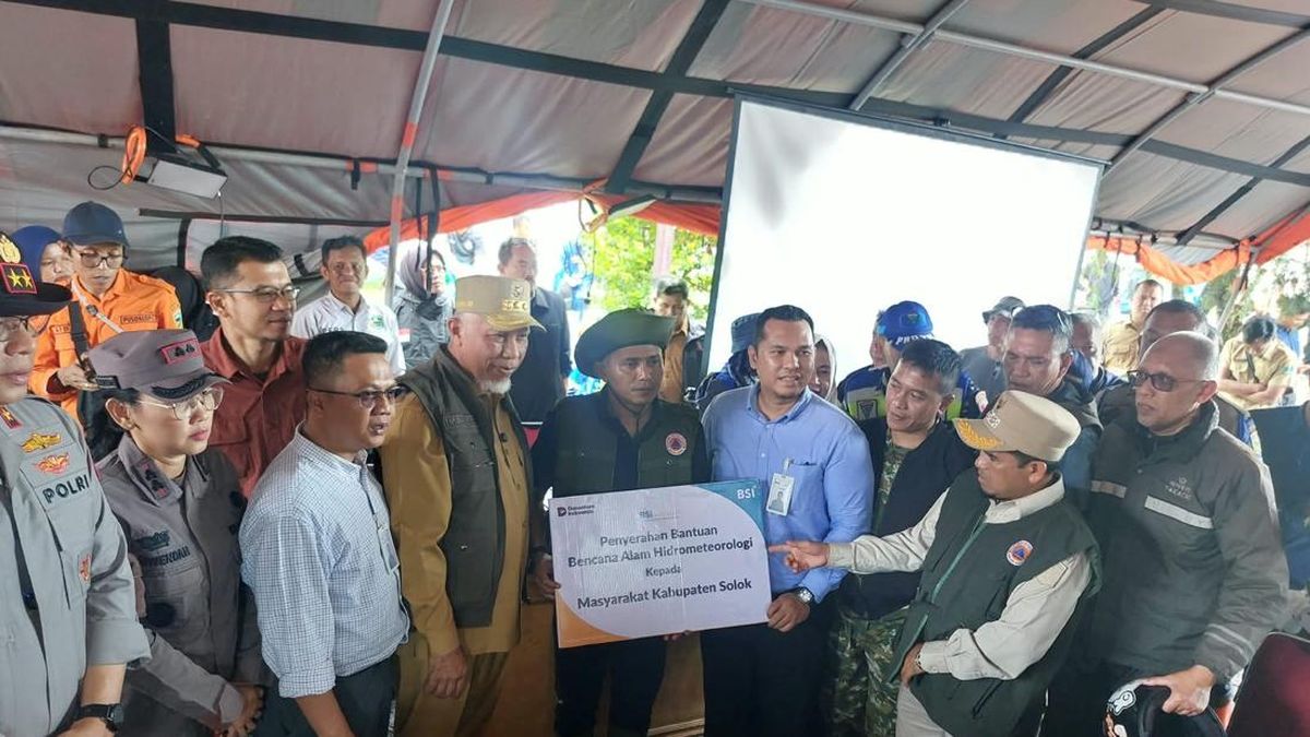 Bantu Korban Banjir Bandang Solok, BSI Salurkan Paket Sembako
