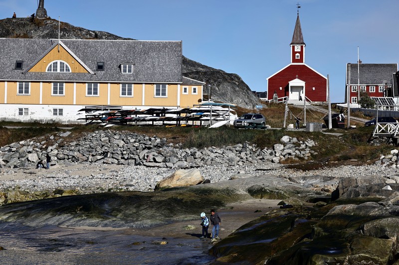 Kawasan pelabuhan lama di Nuuk, Greenland, pada 22 September 2026. (Tangkapan Layar Video Reuters/)