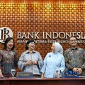 Gubernur Bank Indonesia, Destry Damayanti berinteraksi dengan Dewan Gubernur Bank Indonesia jelang Konferensi Pers Hasil Rapat Dewan Gubernur (RDG) Bulan September 2026 di Ruang Konferensi Pers, Gedung Thamrin Lantai 1, Bank Indonesia, Jakarta Pusat,