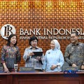 Gubernur Bank Indonesia, Destry Damayanti berinteraksi dengan Dewan Gubernur Bank Indonesia jelang Konferensi Pers Hasil Rapat Dewan Gubernur (RDG) Bulan September 2026 di Ruang Konferensi Pers, Gedung Thamrin Lantai 1, Bank Indonesia, Jakarta Pusat,