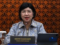 Gubernur Bank Indonesia, Destry Damayanti saat memberi laporan Konferensi Pers Hasil Rapat Dewan Gubernur (RDG) Bulan September 2026 di Ruang Konferensi Pers, Gedung Thamrin Lantai 1, Bank Indonesia, Jakarta Pusat, Rabu (23/9/2026). (CNBC Indonesia/M