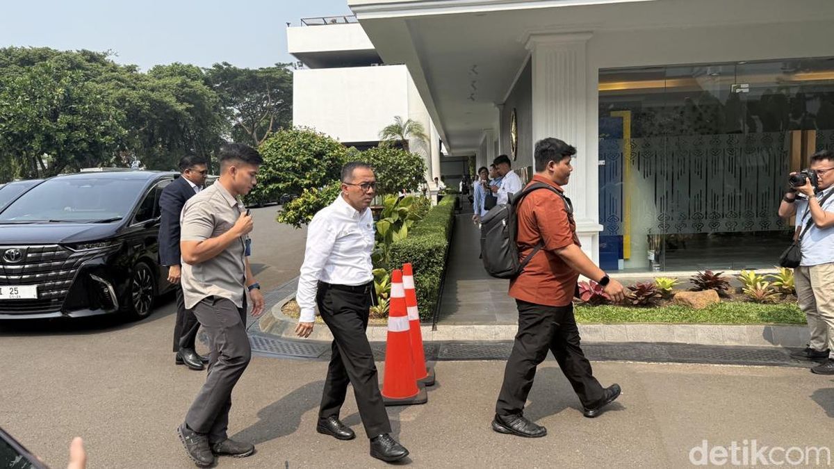 Pratikno hingga Brian Merapat ke Istana Rapat Pendidikan Gratis SD-PTN