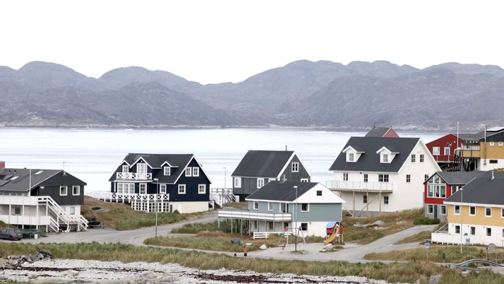 Kawasan pelabuhan lama di Nuuk, Greenland, pada 22 September 2026. (Tangkapan Layar Video Reuters/)