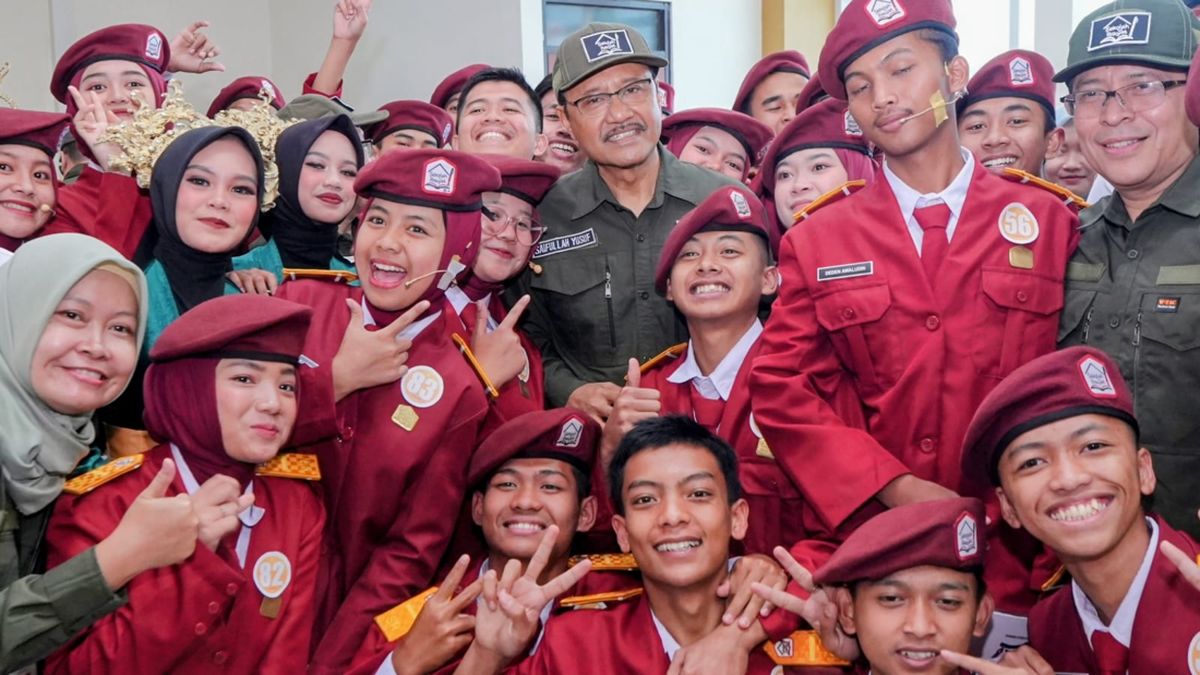 Gus Ipul Minta Wali Sekolah Rakyat Dampingi Siswa dengan Hati